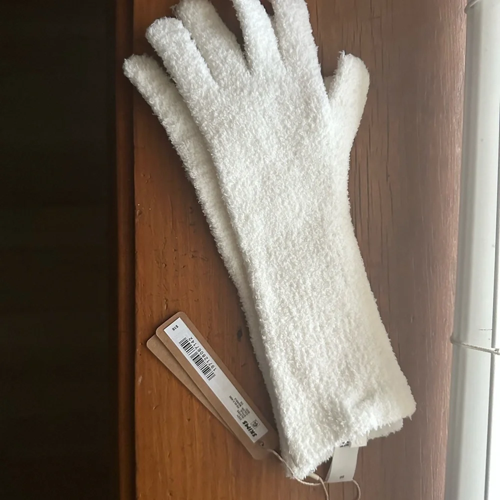 SKIMS Cozy Knit White Gloves - Picture 2 of 2